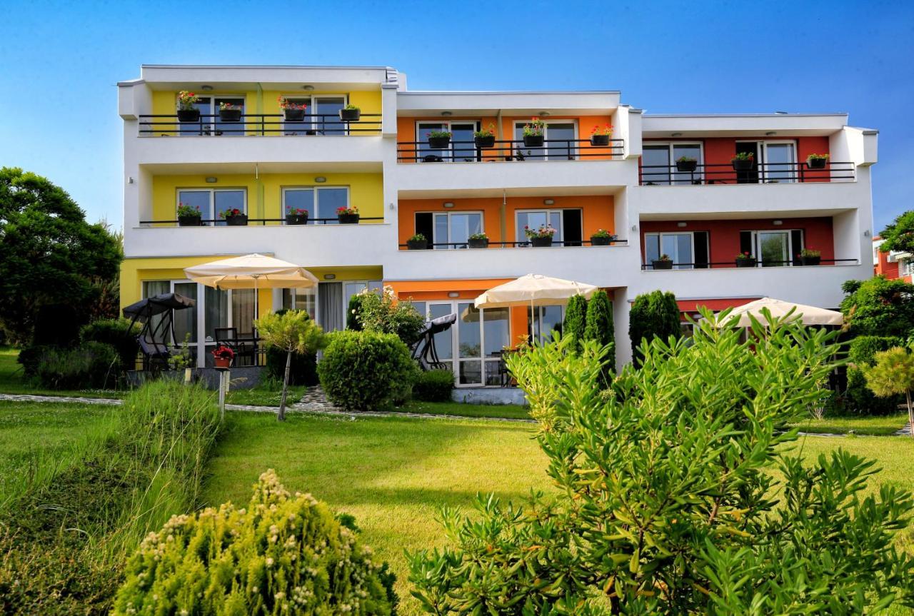 Stayinn Rainbow Houses Beachfront By Asteri Hotels Sunny Beach Exterior photo